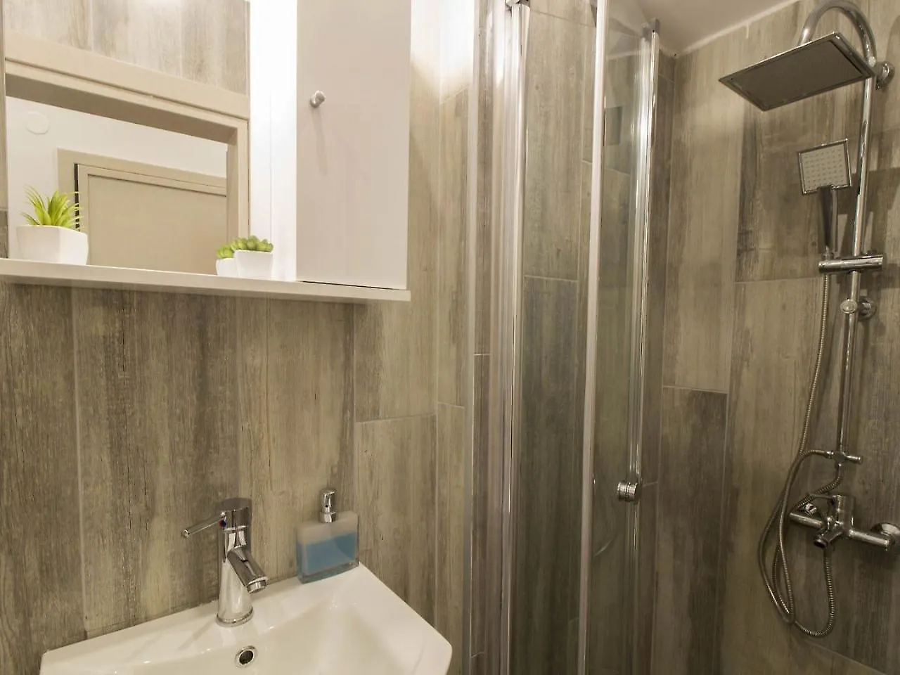 *** Hotel Incity El Flow, Double Flat Thessaloniki Greece